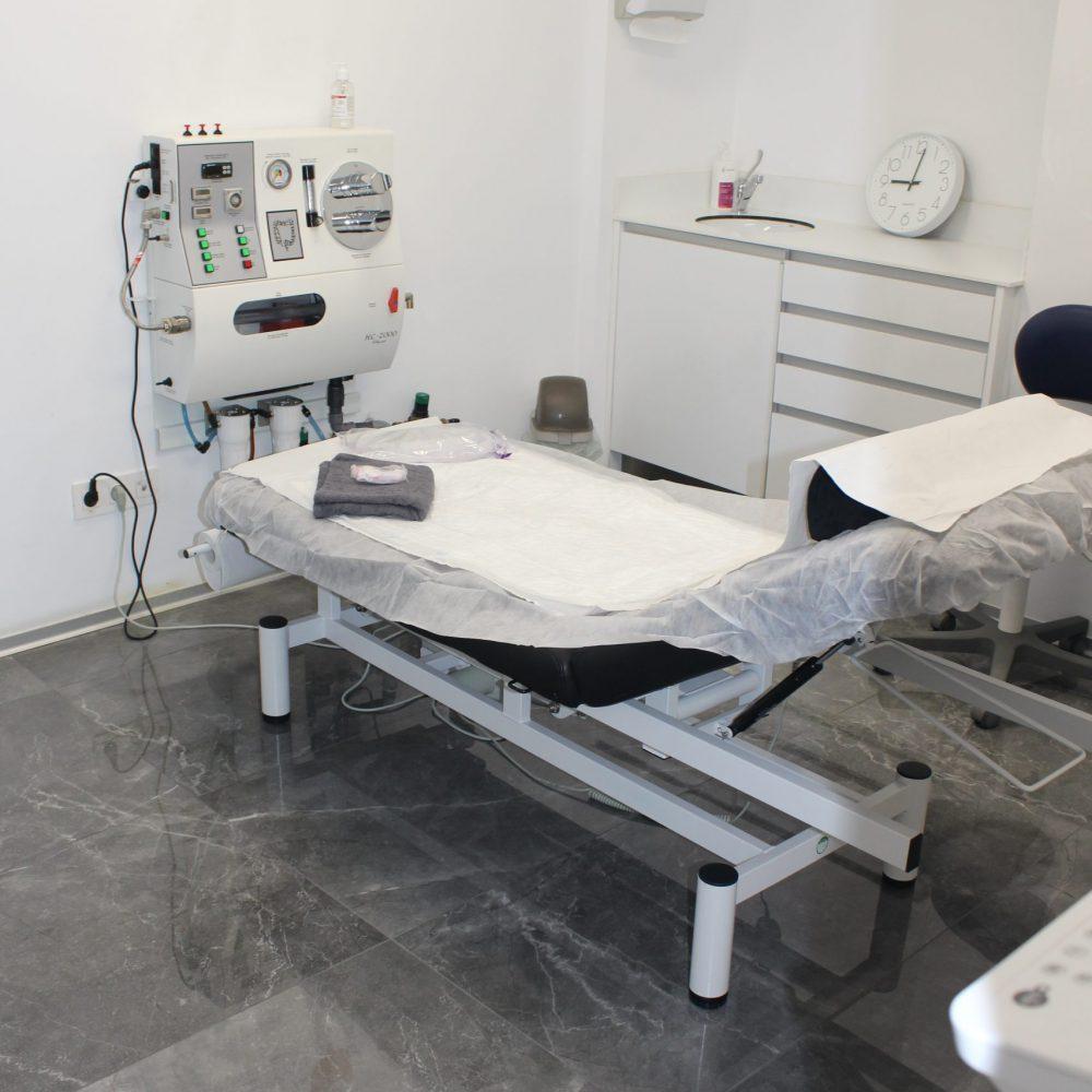 Cama en clinica medicina integrativa en Pamplona
