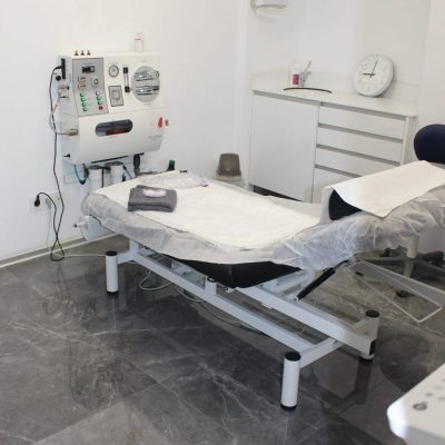 Cama en clinica medicina integrativa en Pamplona